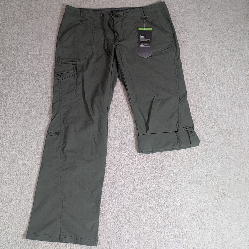 REI Aldervale Womens Roll Up Pants Green Size 10 Petite Capris New With Tags